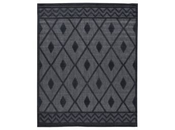 Averlain Black Indoor/Outdoor 5x7 Area Rug  - ARUGAV00
